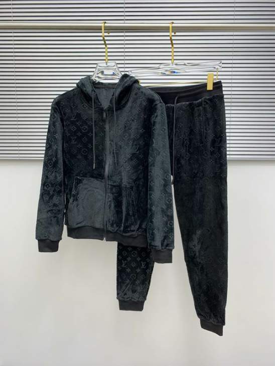 Picture of LV Sweater Suits _SKULVM-3XLomtr0640821